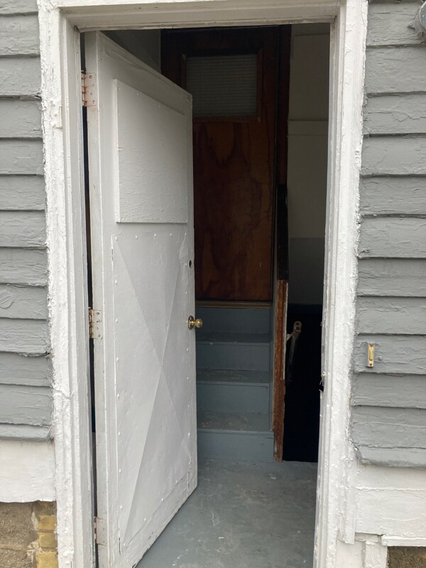 Building Photo - 3421 W Kilbourn Ave