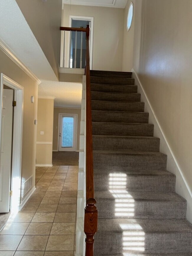 Building Photo - 3/2 Townhouse near USA! GATED! Students Welcome!