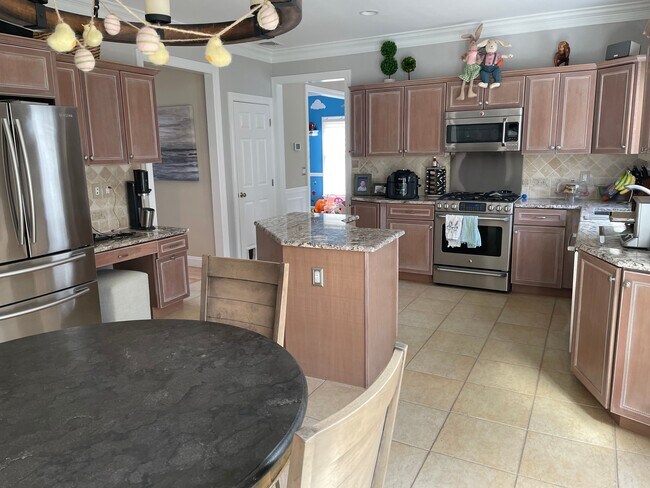 Building Photo - 25 Baldwin Ave