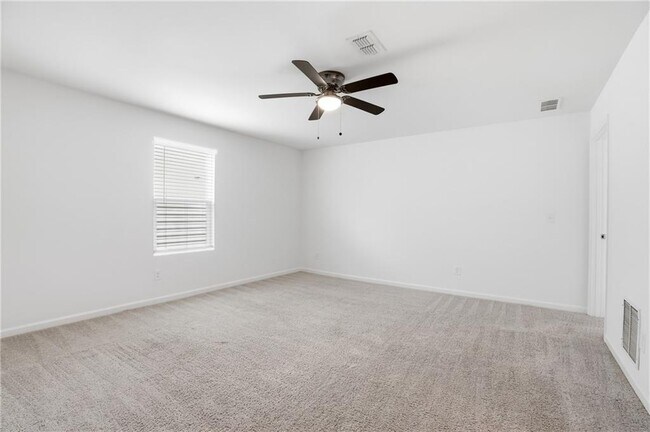 Building Photo - 395 Knightsbridge Ln