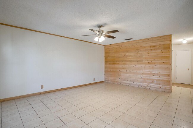 Building Photo - One Side of Very Nice Duplex West Granbury- 2 Bed, 2 Bath- 76049