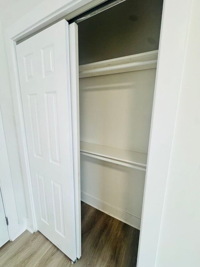 Building Photo - Beautiful 3b/1.5bth House ! Section 8 Only