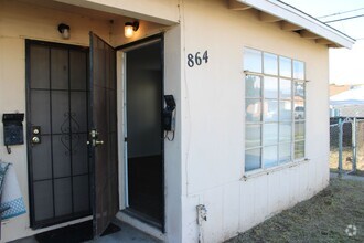 Building Photo - 864 Riverlawn Ave