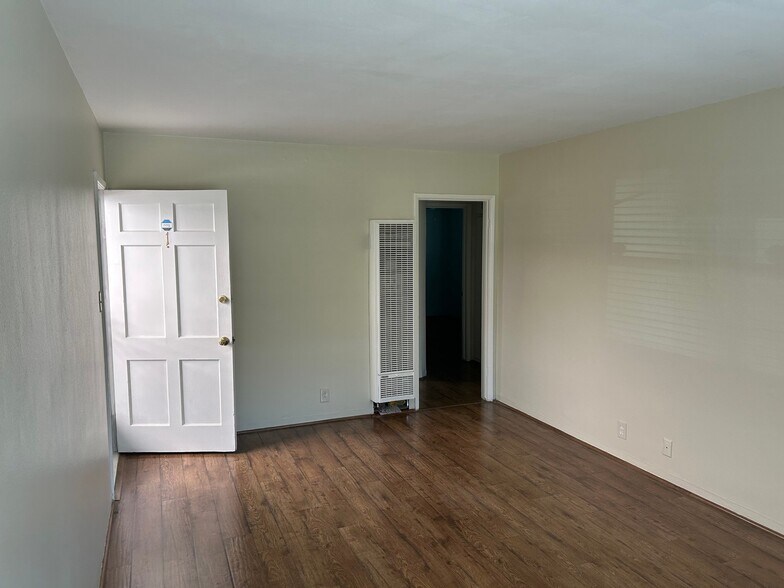 Building Photo - 4115 E Ocean Blvd