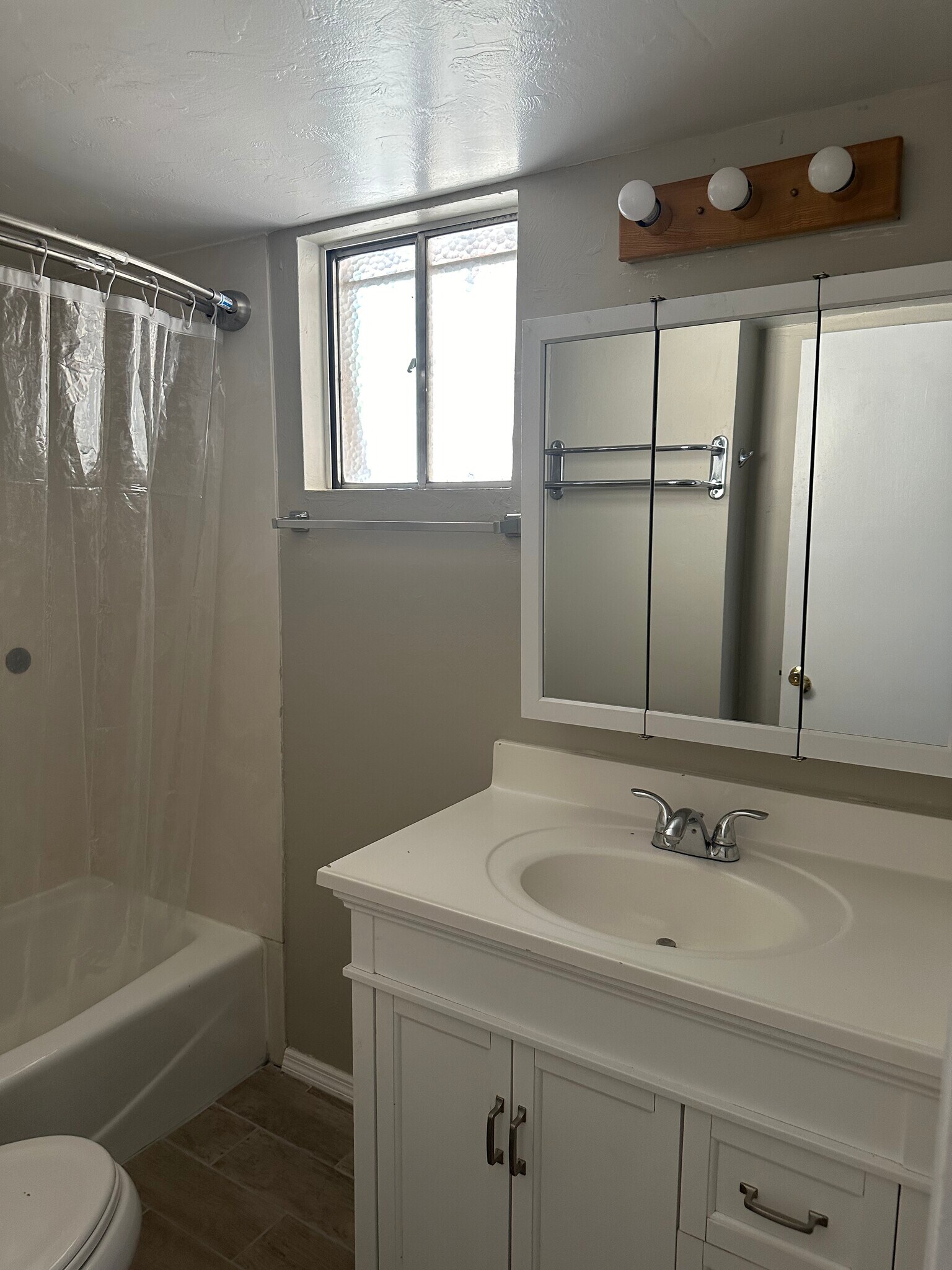 Bathroom - 1315 E Adams St