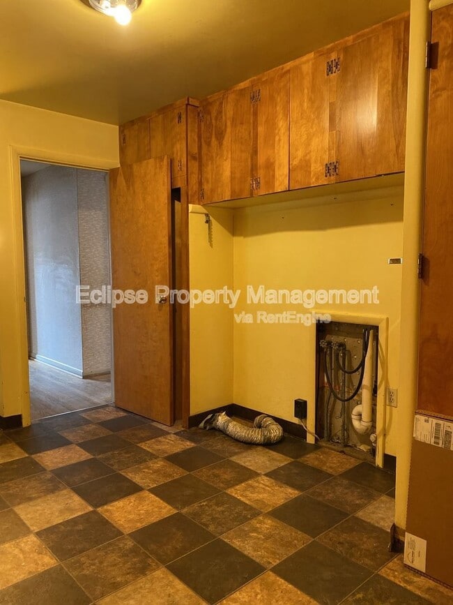 Building Photo - 102 Poncha Ave
