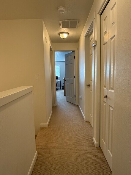 Building Photo - 10743 SW Canterbury Ln