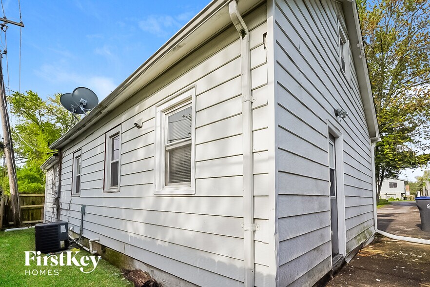 Building Photo - 113 N Metropolitan Ave