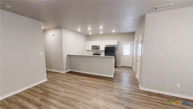 Building Photo - 2107 Wildewood Dr