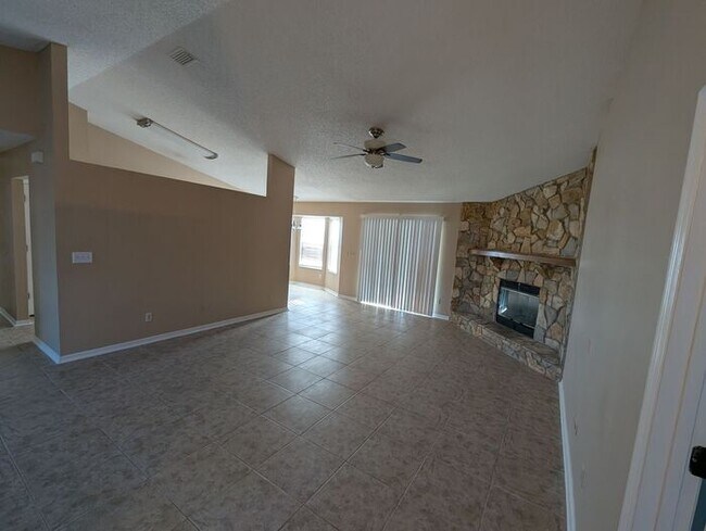 Building Photo - 741 Medina Ave