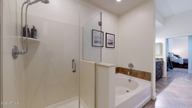 Building Photo - 945 E Playa Del Norte Dr