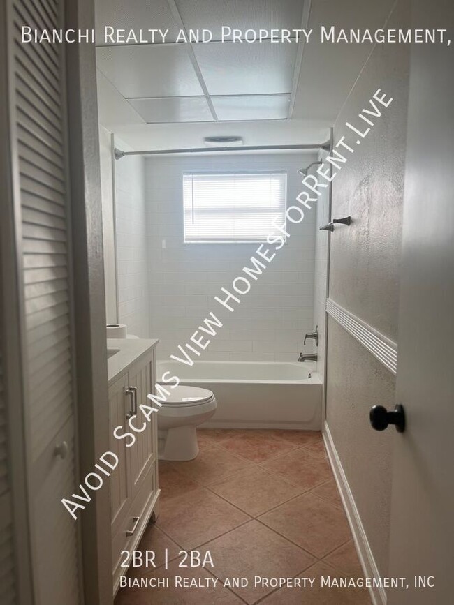 Building Photo - 2396 OrangePointe Ave