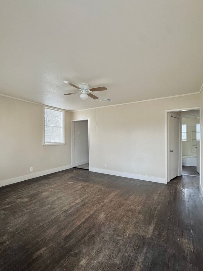 Building Photo - Welcome Home! Cozy 2 Bedroom, 1 Bath Charmer with a Brand-New Kitchen