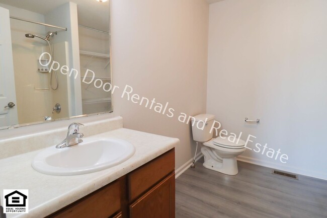 Building Photo - ***$500 off 1st months rent!**** 3 bedroom...