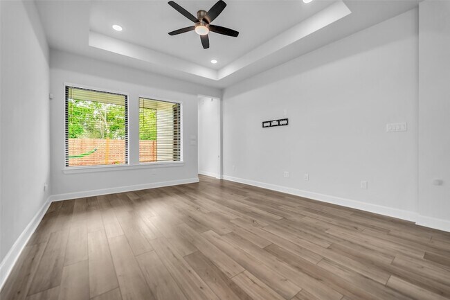 Building Photo - 1535 Park Path Dr