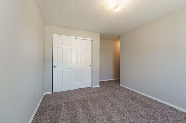 Building Photo - Your Next Home Awaits! 4BR/2.5BA with Fenc...