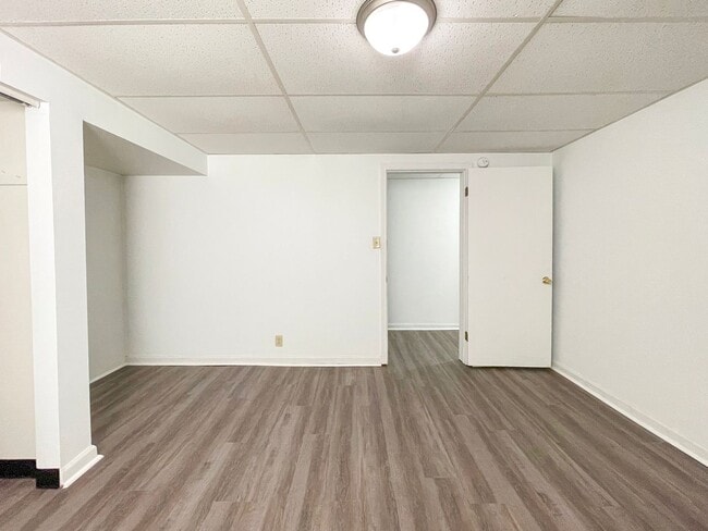 Building Photo - Preleasing for August 2026! 3 Bedroom Apar...