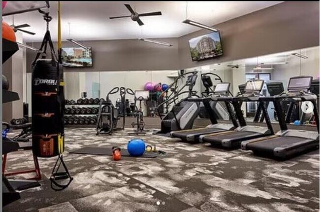 Building Photo - 4735 Sharon Rd