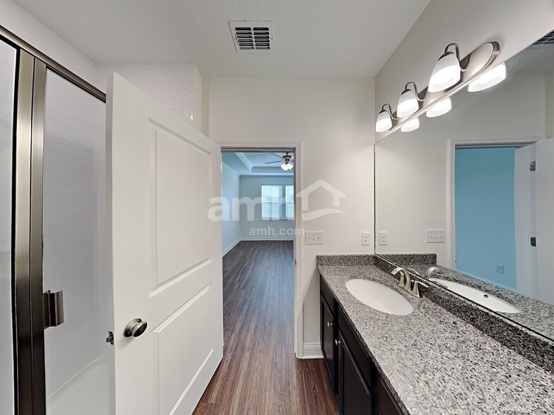 Building Photo - 12 S Forest Creek Dr