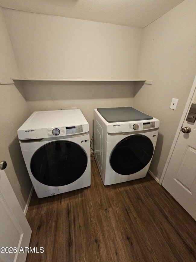 Building Photo - 1142 W Sandy Banks