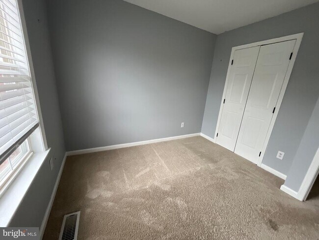 Building Photo - 2212 Historic Dr