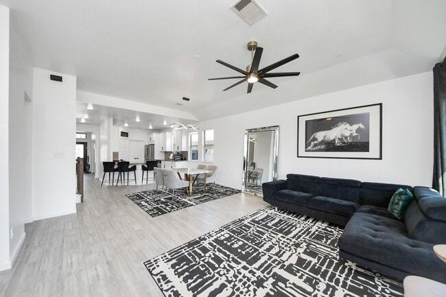 Building Photo - 8111 Fairfield Mnr Wy