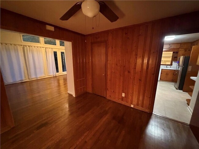 Building Photo - 2022 Woodbine Terrace NE