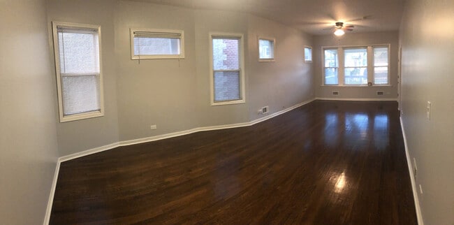 Living room - 3328 W Eastwood Ave