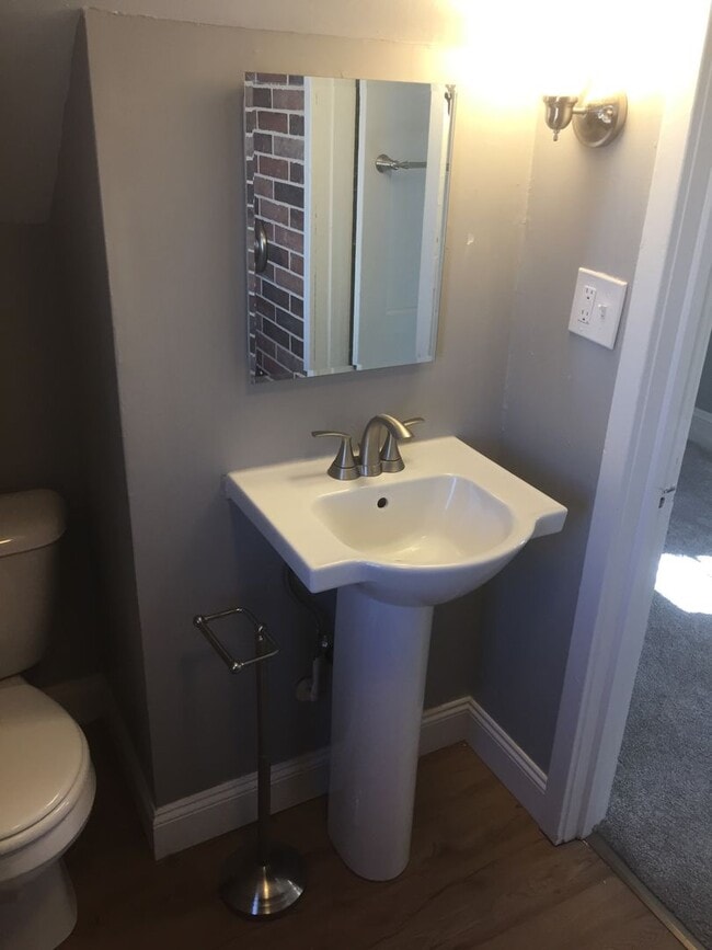 Building Photo - 202 N 5th St