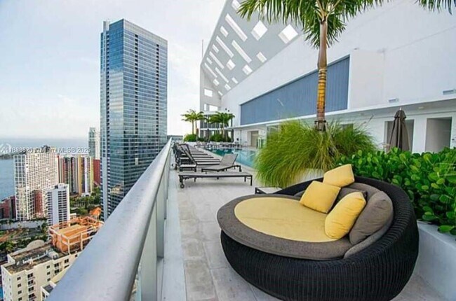 Building Photo - 1300 Brickell Bay Dr