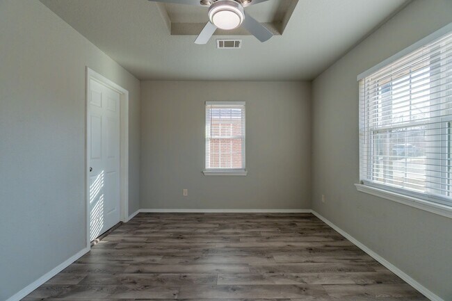 Building Photo - Gorgeous 3 Bedroom 2 Bathroom Home in Fort Smith