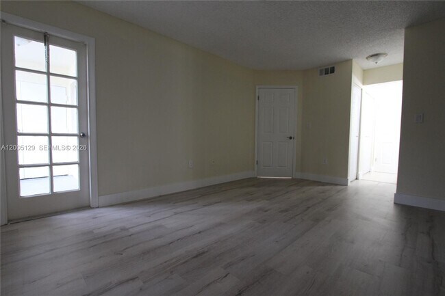 Building Photo - 2890 N Oakland Forest Dr