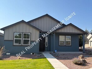 Building Photo - 1430 NW Upas Pl