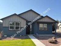 Building Photo - 1430 NW Upas Pl