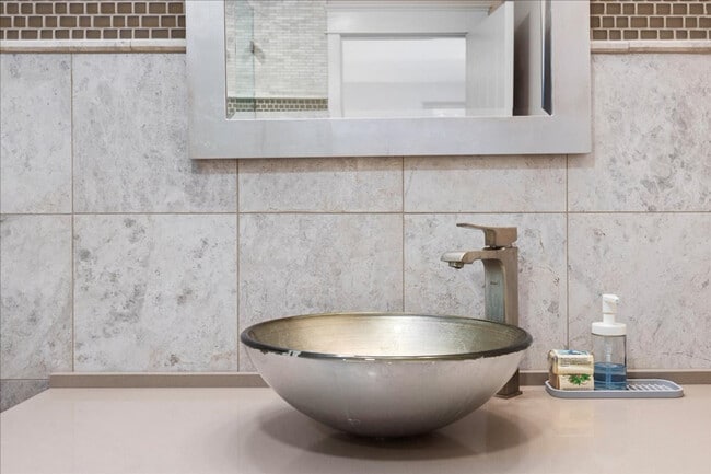 Building Photo - 710 Lighthouse Ave