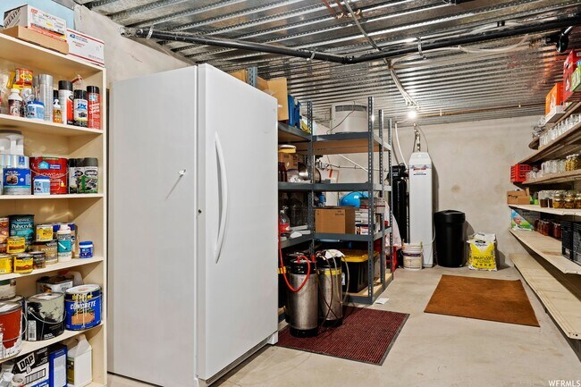 Building Photo - Beautiful home single level entry with out buildings and amazing landscaping - shorter term lease...