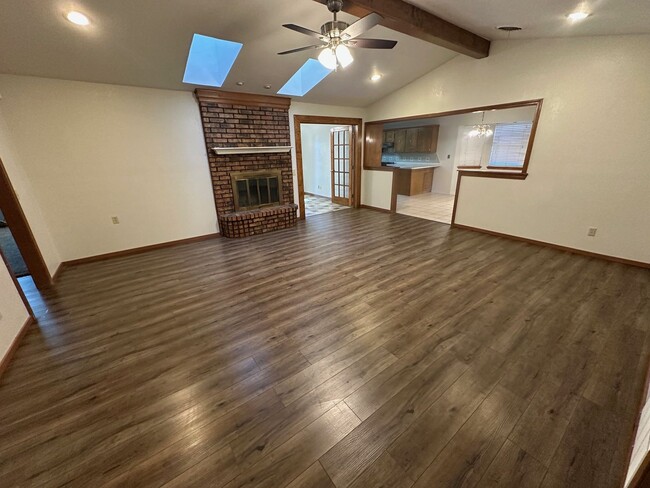 Building Photo - 7503 Elmhurst Dr