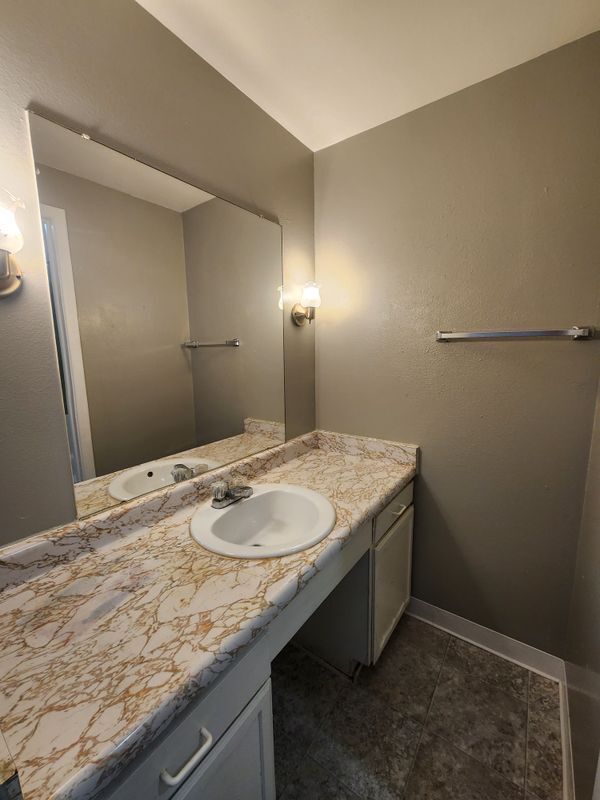 Building Photo - 1941 Clinton St