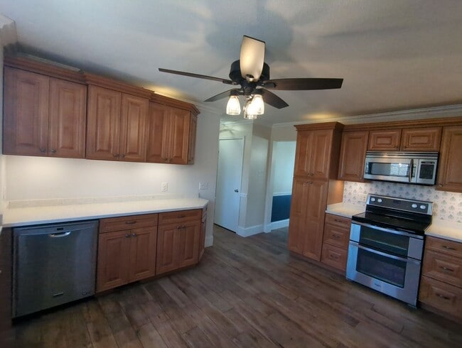 Building Photo - 513 Woodcroft Dr