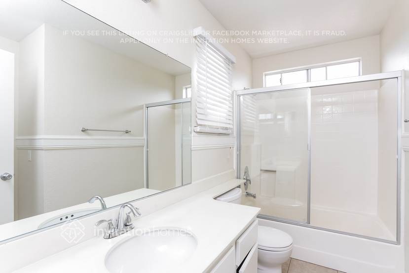 Building Photo - 23784 Sierra Oak Dr