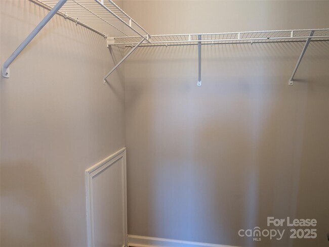 Building Photo - 4432 Roundwood Ct