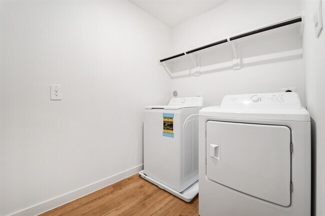 Building Photo - 3511 Shearwater St