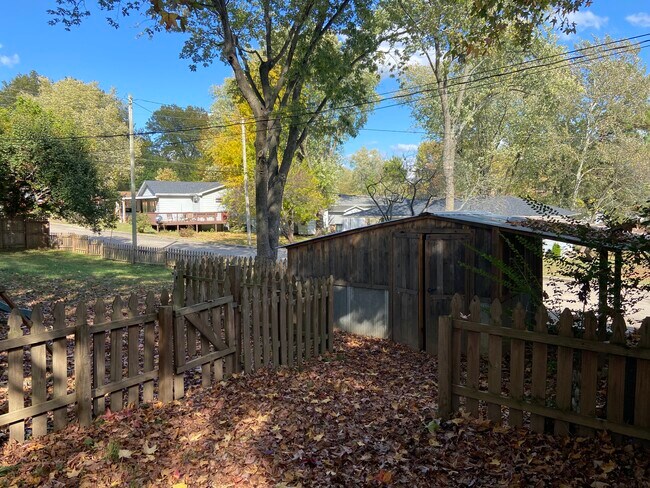 Building Photo - 2600 Leroy Dr