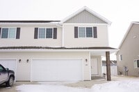 Building Photo - 3 Bed 3 Bath Twin Home