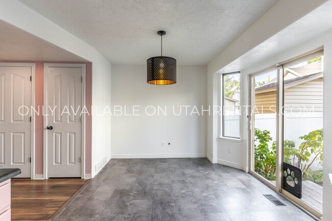 Building Photo - 763 E 80 S