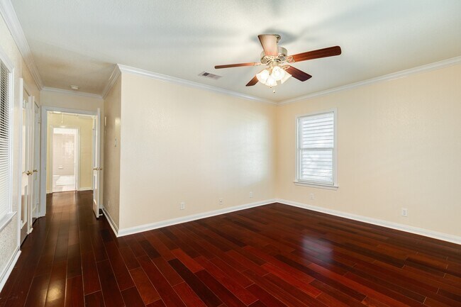 Building Photo - 114 Tarpon Ave