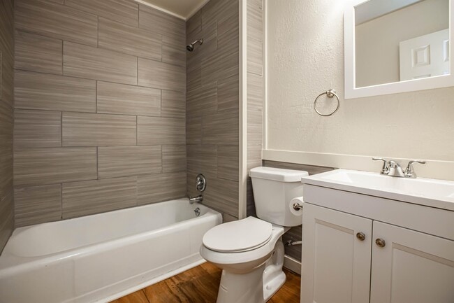 Building Photo - 2031 College View Rd