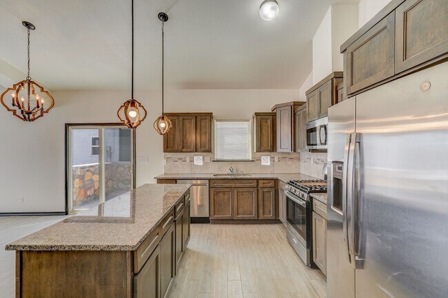 Building Photo - RECENTLY BUILT MODERN EASTSIDE HOME