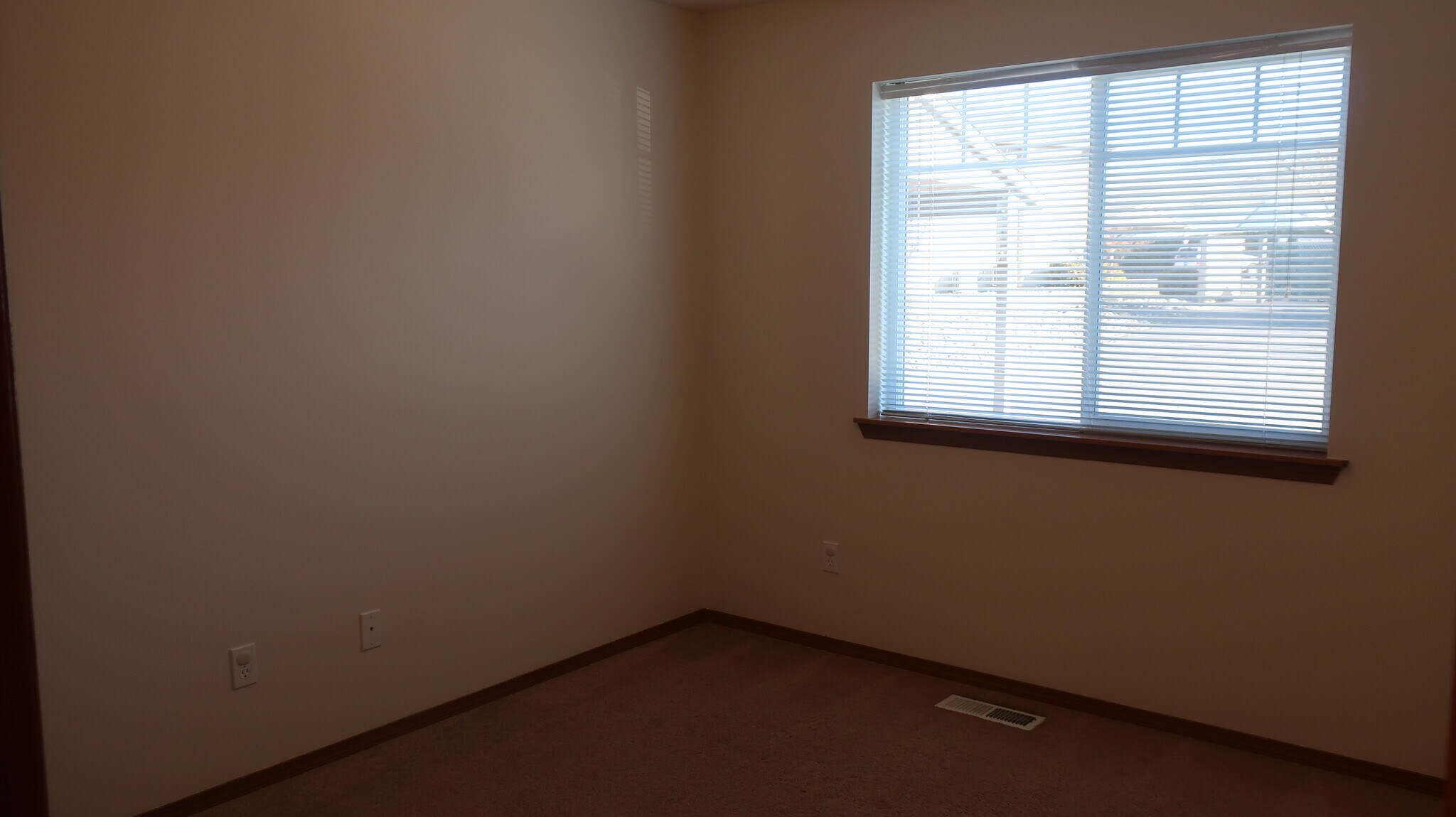 Building Photo - 60 Beacon Dr