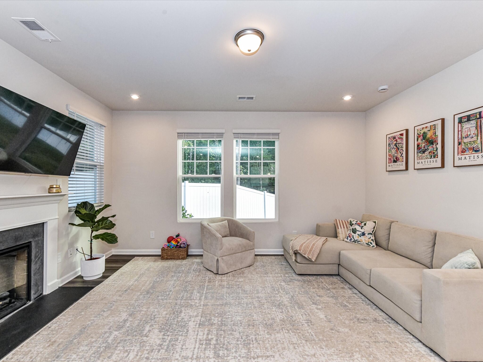 Building Photo - 5661 De Vere Dr